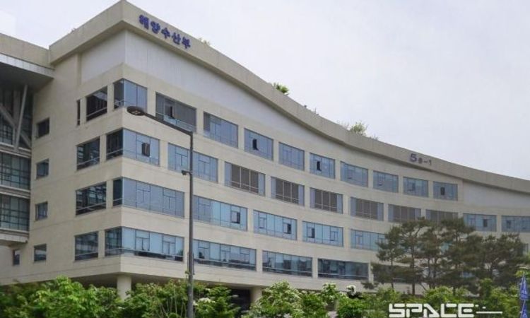[해양수산부]국가필수선박의 승선기준을 개선하여 경제안보 해운서비스 대응력 강화한다