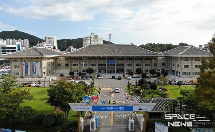 여수시는 가족친화적 직장문화를 인정받아 여성가족부로 지난 19일 가족친화 인증기관으로 재 인증 받았다.