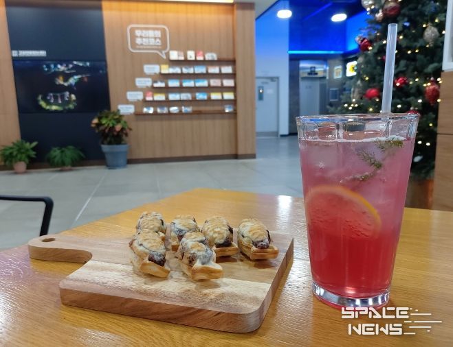 고야카페에서 판매 중인 고양장미음료