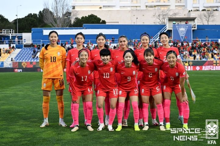 포르투갈과의 친선경기에 선발로 나선 선수들의 모습.