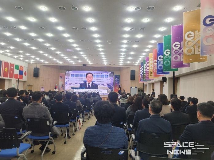 D-100일 행사사진에서 전남교육청 교육감 축하영상