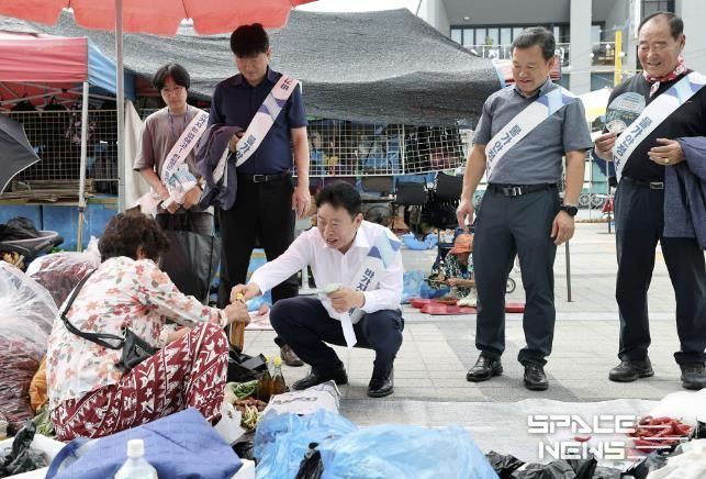 서태원 가평군수, 명절 전통시장 방문 상인들 격려