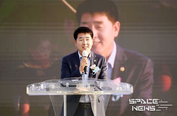 축사하는 배정수 의장