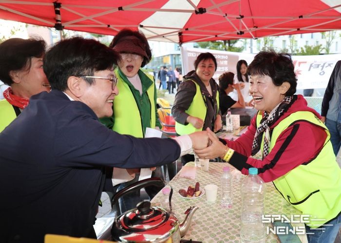 김병수 시장이 김포 곳곳에서 시민들과 소통하고 있다