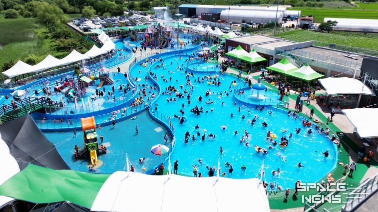 탄금호 물놀이장 전경