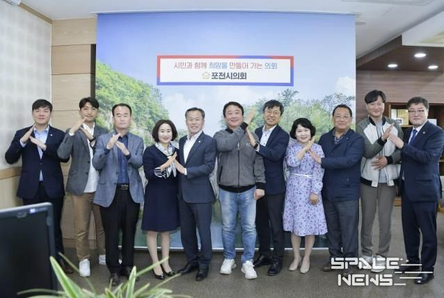 인문도시 조성 조례 주민발안 추진위원회 서명부 전달