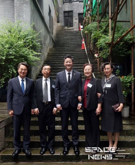 23일 충칭 대한민국 임시정부 청사 (독립유공자 후손들과)