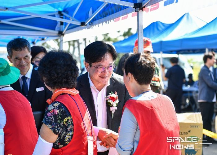 김병수 김포시장이 지난 26일 제16회 월곶면민의 날을 맞아, 지역 발전을 위해 힘쓰고 있는 면민에게 감사의 뜻을 전하며 소통에 나섰다.