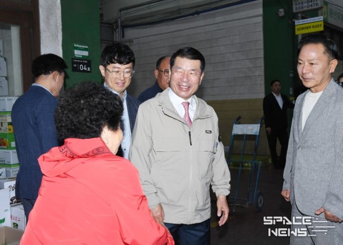 백경현 구리시장, 추석 앞두고 도매시장 찾아 따뜻한 장보기 동행