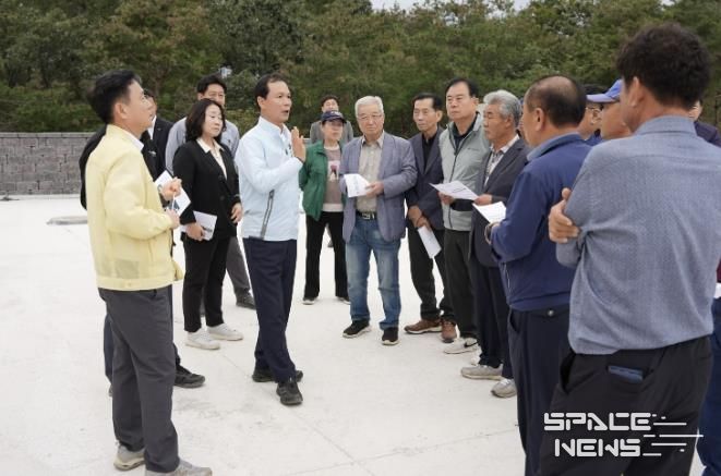 맹동저수지 둘레길 조성 사업 현장 방문.jpg