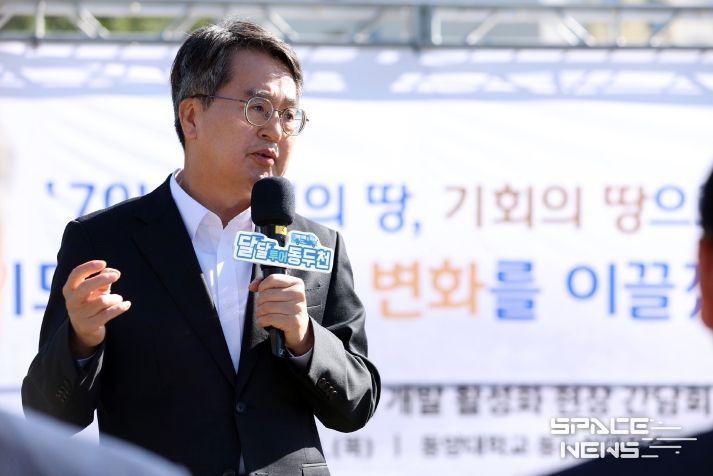 김동연 지사가 16일 동두천시 동양대학교 동두천캠퍼스에서 열린 ′경기도 미군 반환공여구역 개발 활성화 현장 간담회′에서 발언하고 있다.