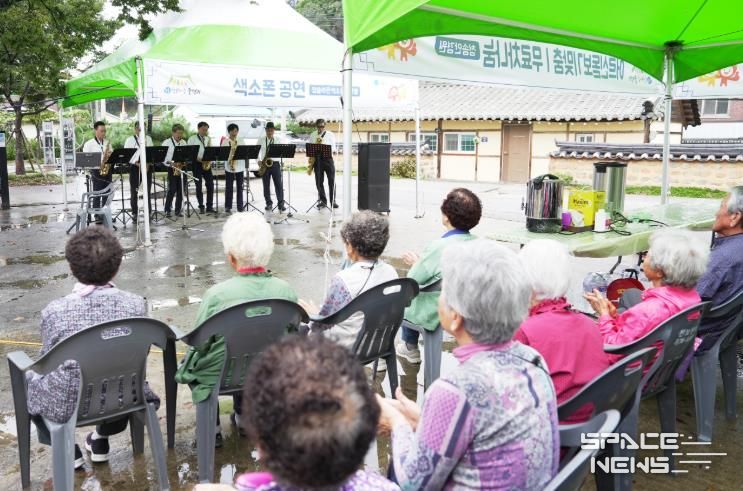 청송군 행복마을 만들기(중평리), 재능나눔으로 산불피해 마을에 희망을 심다