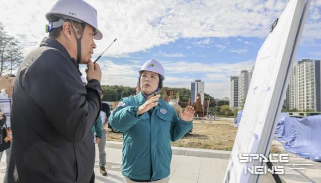 신계용 과천시장, 과천지식정보타운 준공 앞두고 공원·하천 현장 점검