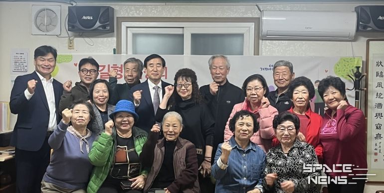 조길형 충주시장, 주민과의 현장 중심 소통 이어가(간담회 기념 단체사진)