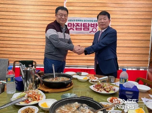 백경현 구리시장은 각 국별 직원들과 함께 매월 1회 와구리맛집 탐방하여 지역 상권 홍보 지원을 하고 있다.