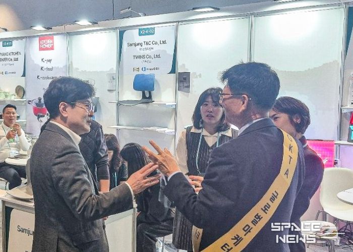 김병수 시장은 지난해 김포 관내 기업들의 유럽 판로 확대를 위해 오스트리아 비엔나에서 열리고 있는 ‘2024 KOREA BUSINESS EXPO VIENNA’에 기업인들과 동행해 글로벌 마케터 현지 미팅, 간담회 등에 참여했다.