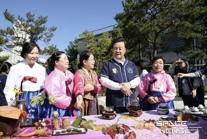 의왕시청소년재단, 지역 어르신과 함께하는 “차(茶)로 나누는 마음”사회공헌 활동 전개