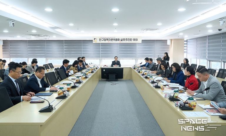 천안시는 23일 시청 중회의실에서 인구정책자문위원회 회의를 개최했다.