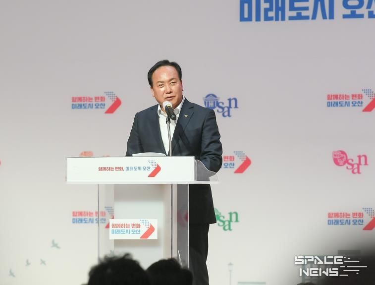 이권재 오산시장이 9월30일 돌봄통합지원법 시행준비 토론회에서 축사하는 모습