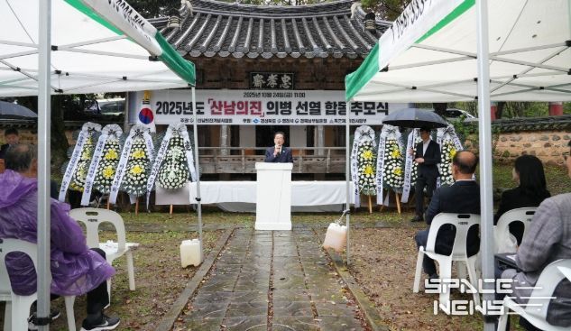영천시는 24일 자양면 충효재에서 (사)산남의진기념사업회 주관으로 ‘제13회 산남의진 선열 합동 추모식’을 거행했다.