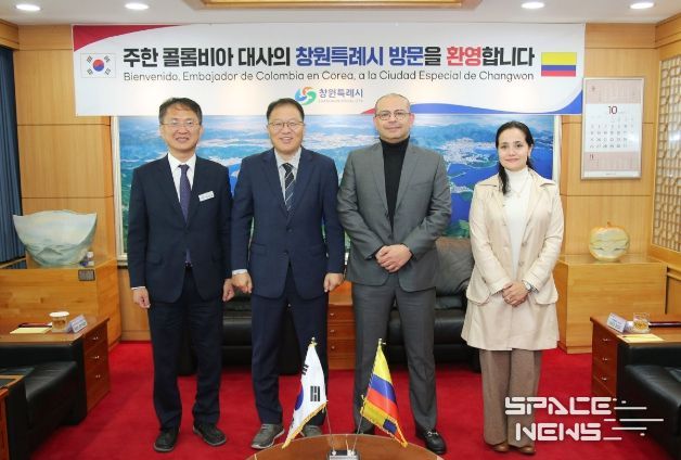 왼쪽부터 장금용 창원특례시장 권한대행, 알레한드로 펠라에스 로드리게스 주한 콜롬비아 대사