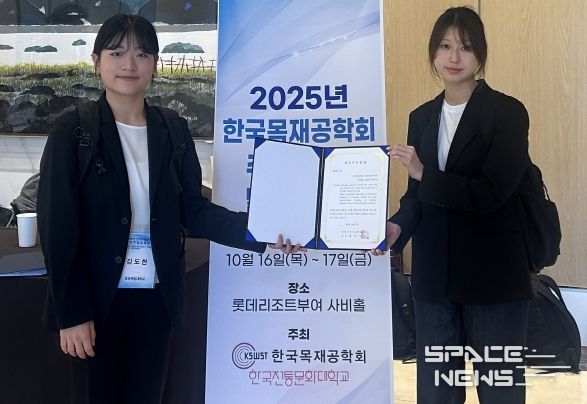 경상국립대학교 농업생명과학대학 환경재료과학과 산림미생물학실험실 김도현, 김소연 학생