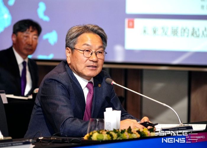 강기정 광주광역시장이 29일 서울 포시즌스 호텔에서 열린 '제3회 한중 지사·성장 회의'에 참석해 '한중지방정부 산업혁신과 상생의 길'을 주제로 발표하고 있다./광주광역시 제공