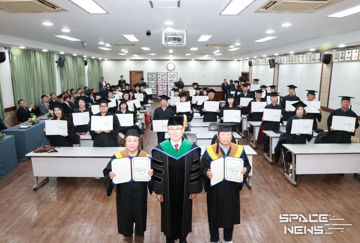 의령군, 제17기 농업인대학 졸업식.