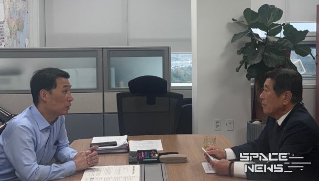 행정안전부 하종목 지방재정국장과 업무협의를 추진하고 있는 조상래 곡성군수