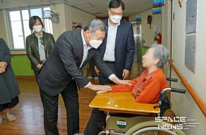 노인요양시설 '제주태고원' 1일 명예원장 체험