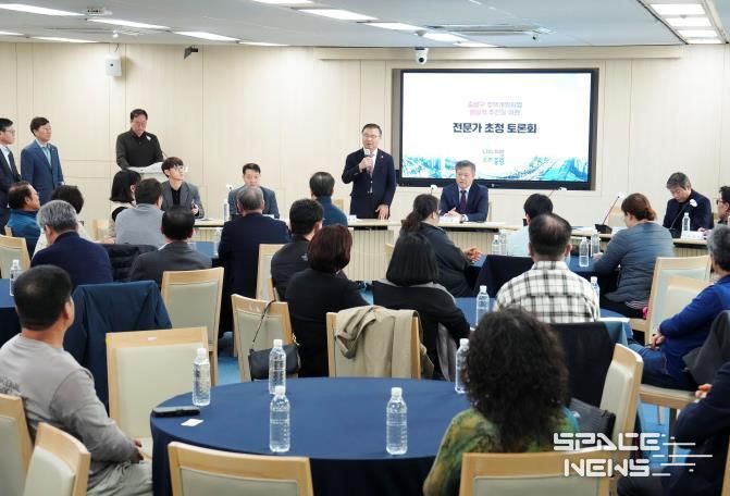 토론회가 진행되고 있는 모습