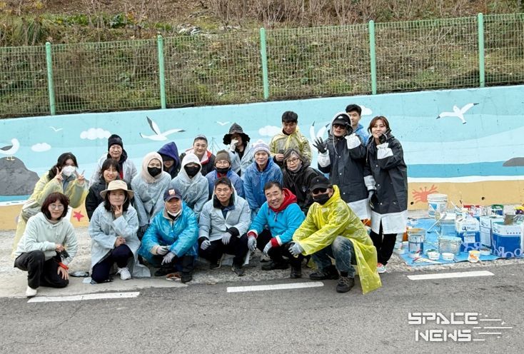 (재)옹진복지재단, 한국방송대 인천지역대학과 함께 장봉혜림요양원 환경 정비· 소이작도 도로 경관 개선 봉사활동 실시