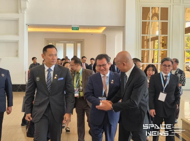 인도네시아 국제 교통 정상회의 (3)인도네시아 장관-시장님-인도네시아 ITS대표