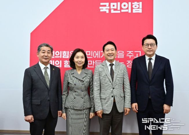 지방의회법 제정 협조요청을 위해 장동혁 당대표 신동욱 수석 최고위원 만난 최호정 의장.