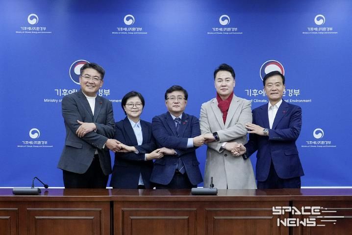 오언석 도봉구청장은 지난 12월 9일 기후에너지환경부 한강홍수통제소에서 열린 ‘기후부-동북4구 간담회’에 참석해 도봉구 주요 현안에 대한 기후부의 적극적인 협조를 요청했다. 사진은 참석자 단체 사진