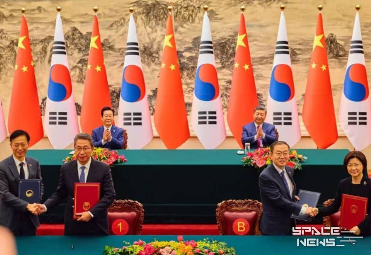 이명구 관세청장(오른쪽에서 두번째)이 5일 중국 베이징에서 쑨 메이쥔 중국 해관총서장과 지식재산권 보호를 위한 상호 협력에 관한 양해각서를 체결한 뒤 기념 촬영하고 있다.