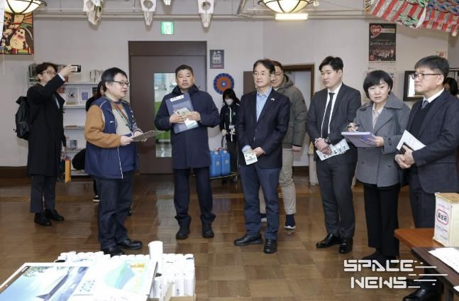 하코다테 마치즈쿠리센터 설명을 듣는 고양시 방문단