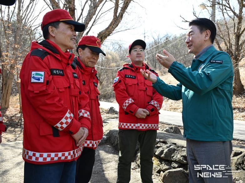 의정부시는 3월 3일 산불 대응 체계를 점검하고, 산불 예방 활동에 대한 현장 점검과 근무자 격려를 실시했다.