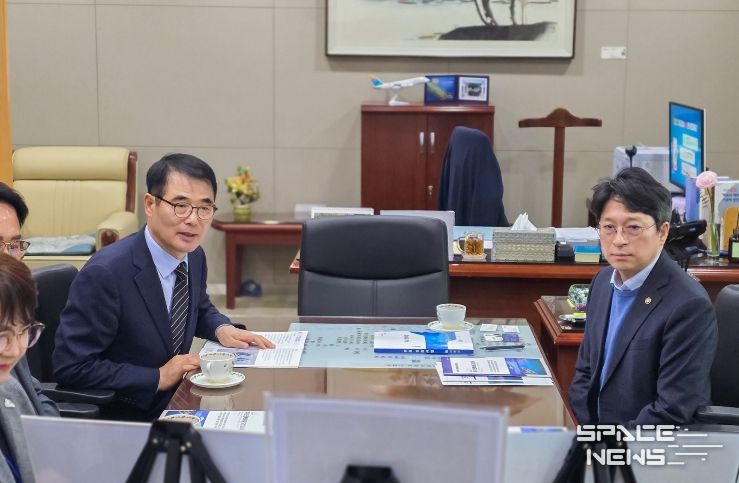 장충남 군수 국토부 방문 도로·철도 분야 현안 논의 = 홍지선 국토부 제2차관