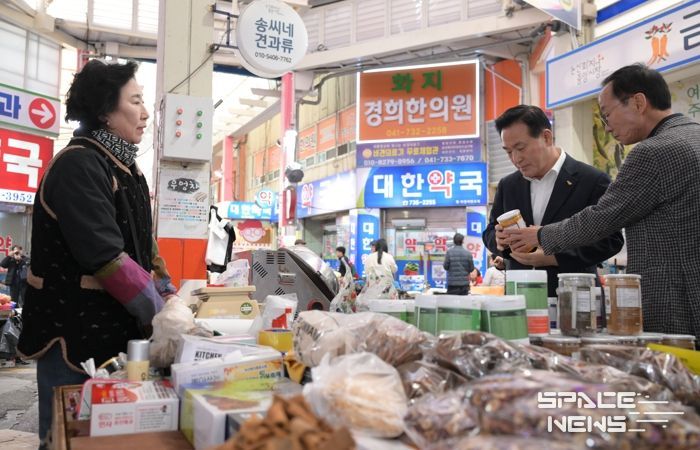 논산시 취암동 번영회&체육회 함께한 ‘3월 전통시장 장보기’