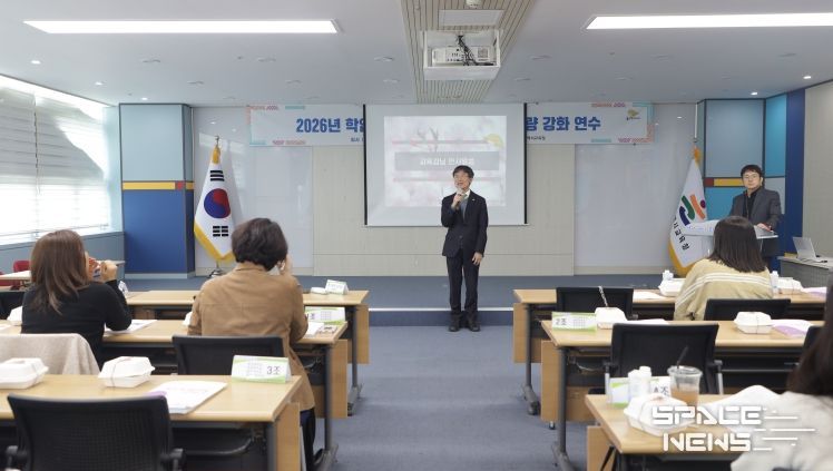 천창수 교육감이 27일 본청 다산홀에서 열린 '학업 중단 예방 활성화 연수'에 참석해 인사말을 하고있다.