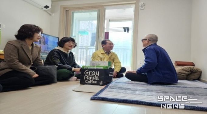 부산 사상구, 돌봄통합지원법 시행 첫날...구청장 직접 현장방문 나서