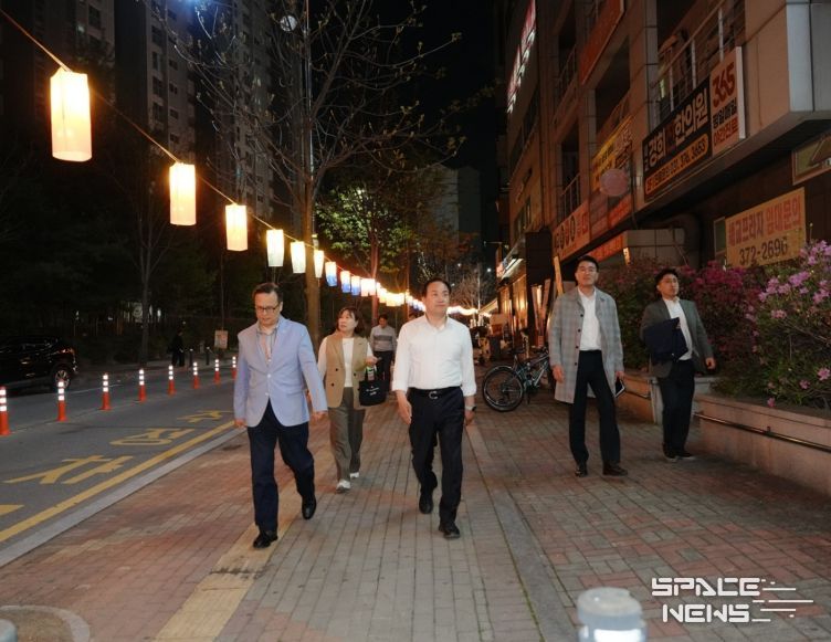 금암중심상가 청사초롱 현장점검 모습